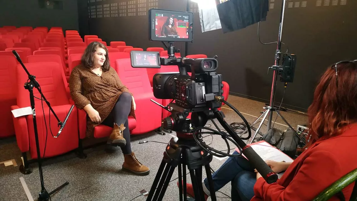 Coulisses de l'interview de Babette Galet, accessoiriste, pour la série Les Métiers de l'Ecran