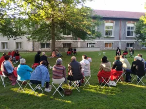 alphafilms-captation-long-developpement-bref-entretien-theatre-ilets-montlucçon-carole-thibaut-scene-exterieur